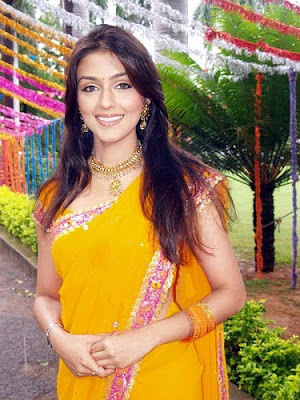 Aarti Chabria in designer yellow saree