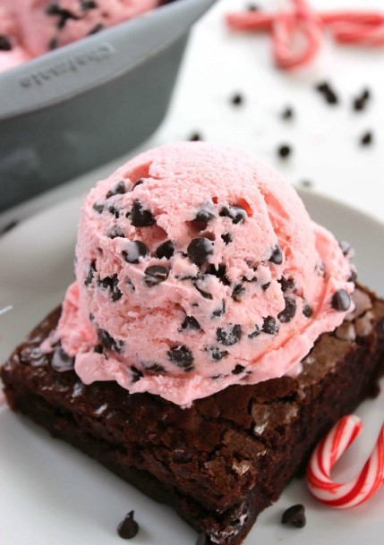 No Churn Peppermint Chocolate Chip Ice Cream