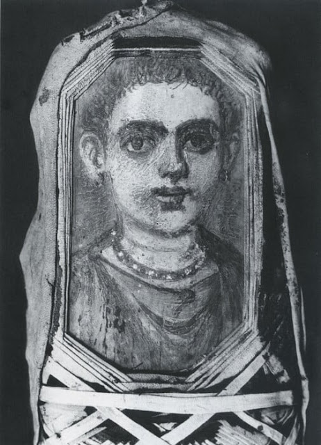 Μούμια με ενσωματωμένο πορτρέτο μικρού κοριτσιού. 2ος μ.Χ. αι.