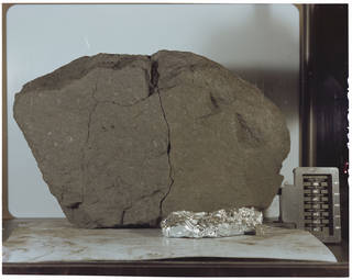 sampel-lunar-70215-astronomi