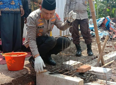 Polres Metro Tangerang Kota Perbaikan Rumah Janda Tua di Sepatan Timur Tangerang