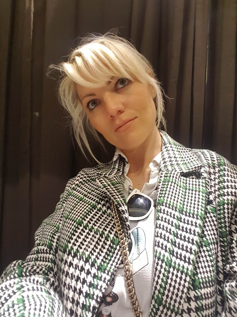 come abbinare il cappotto a quadri outfit cappotto a quadri selfie allo specchio outfit casual invernale outfit cappotto jeans e cappotto abbinamento jeans e cappotto mariafelicia magno fashion blogger colorblock by felym fashion blogger italiane outfit febbraio 2020 fashion bloggers italy italian fashion bloggers