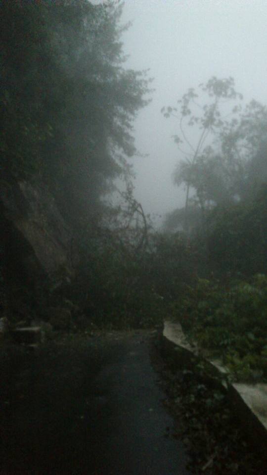 Atenção!!!! Ladeira que liga Mucambo a Ibiapina está interditada, após forte chuva.