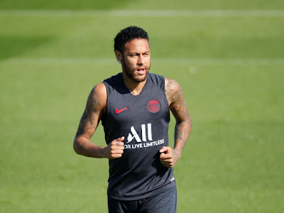 NEYMAR UNGKAP BELUM BERMINAT KEMBAI KE BARCELONA