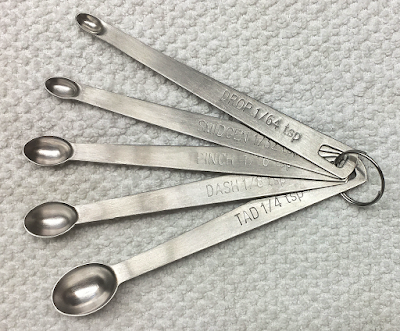 Set of five mini measuring spoons