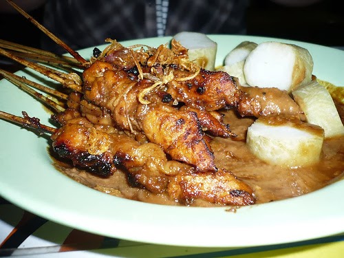 Cara Membuat Sate Ayam Lontong