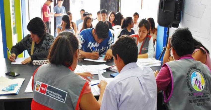 Capacitan a egresados de secundaria para conseguir su primer empleo en San Martín de Porres