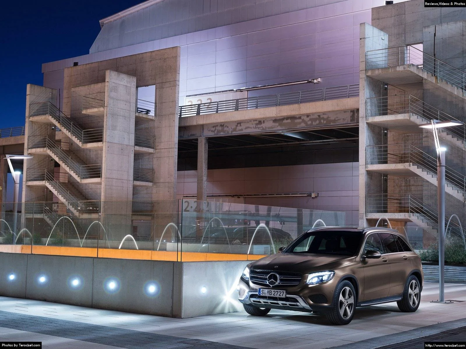 Hình ảnh xe ô tô Mercedes-Benz GLC 2016 & nội ngoại thất