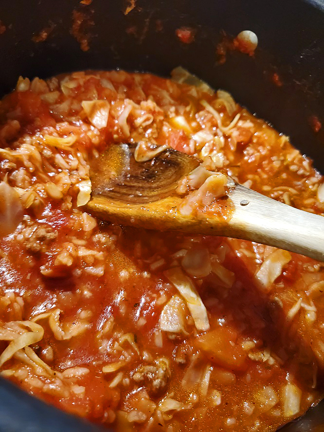 this is a pan of cabbage roll soup
