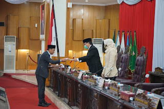 Sekda Nasrun Umar Dengarkan Penyampaian Pemandangan Umum Fraksi DPRD Sumsel Terhadap 3 Raperda Provinsi Sumsel