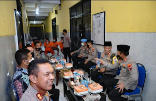 Ramadhan Berkah, Kapolrestabes Surabaya Gelar Buka Bersama 460 Tahanan