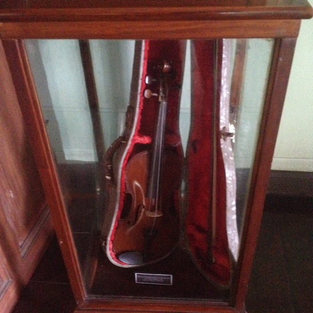 Old violin at the Don Bernardino Jalandoni Ancestral House and Museum 