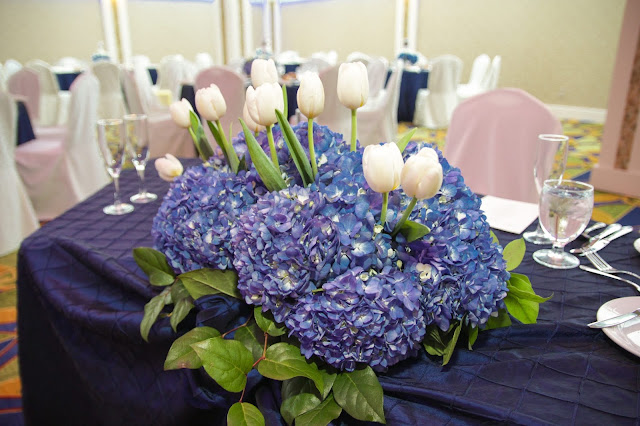 dias centerpiece, groom table. 