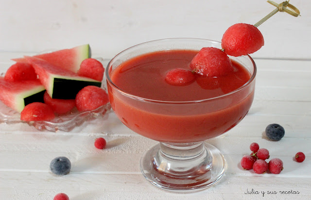 Gazpacho de sandía y frutos rojos. Julia y sus recetas