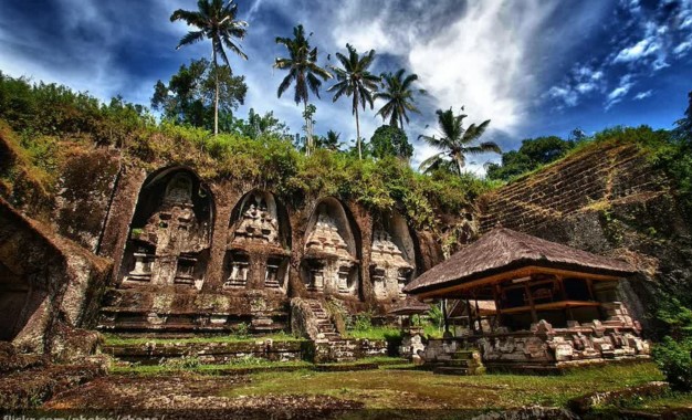 11 Gunung Paling Angker di Indonesia Versi Bukan On The Spot