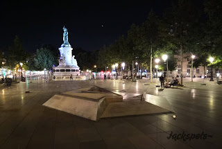 Spot république éclairé paris