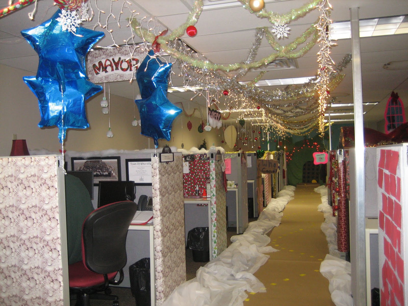 The Ivesons Christmas  Office  Decorating  Contest 