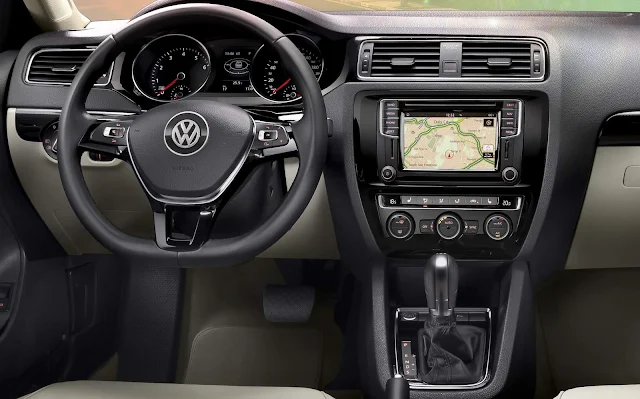 VW Jetta Highline TSI 2016 - interior - painel