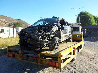 Accidente en cercanías de Piedra del Aguila.-