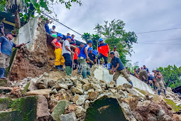 BPBD Kota Ambon dan Tangana Lakukan Pembersihan Material Longsor