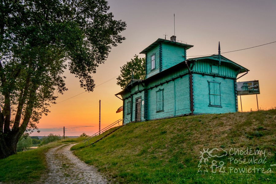 Korzeniewo. Wodowskaz. Kociewie. Wisła. Port rzeczny. Drewniana architektura.