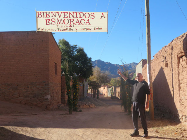 Zu den Feiertagen kommen immer sehr viele Besucher nach Esmoraca, ehemalige Einwohner Esmoracas aus ganz Bolivien, Chile und Argentinien. Ihr seid natürlich auch herzlich willkommen.