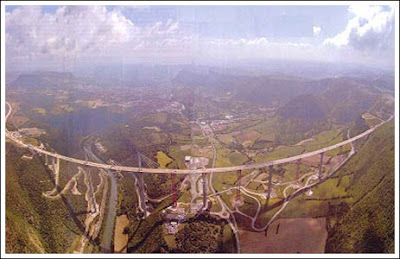 Foto Jembatan Tertinggi Di Dunia Millau Bridge