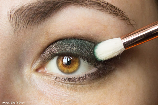 Green smoky eyes: step 3