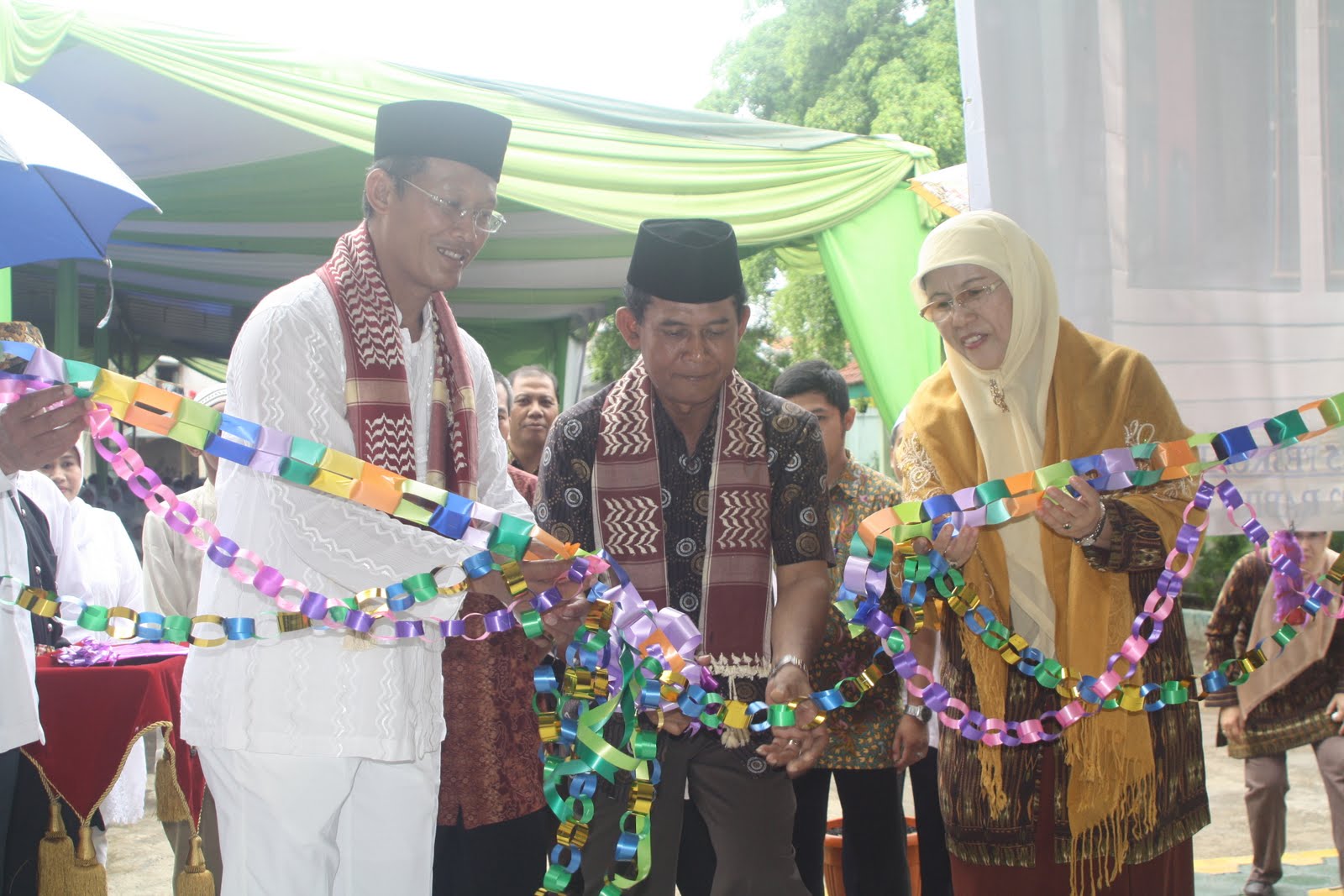 Masjid At-Tarbiyah SMAN 96 Diresmikan Kadis dan Walikota 