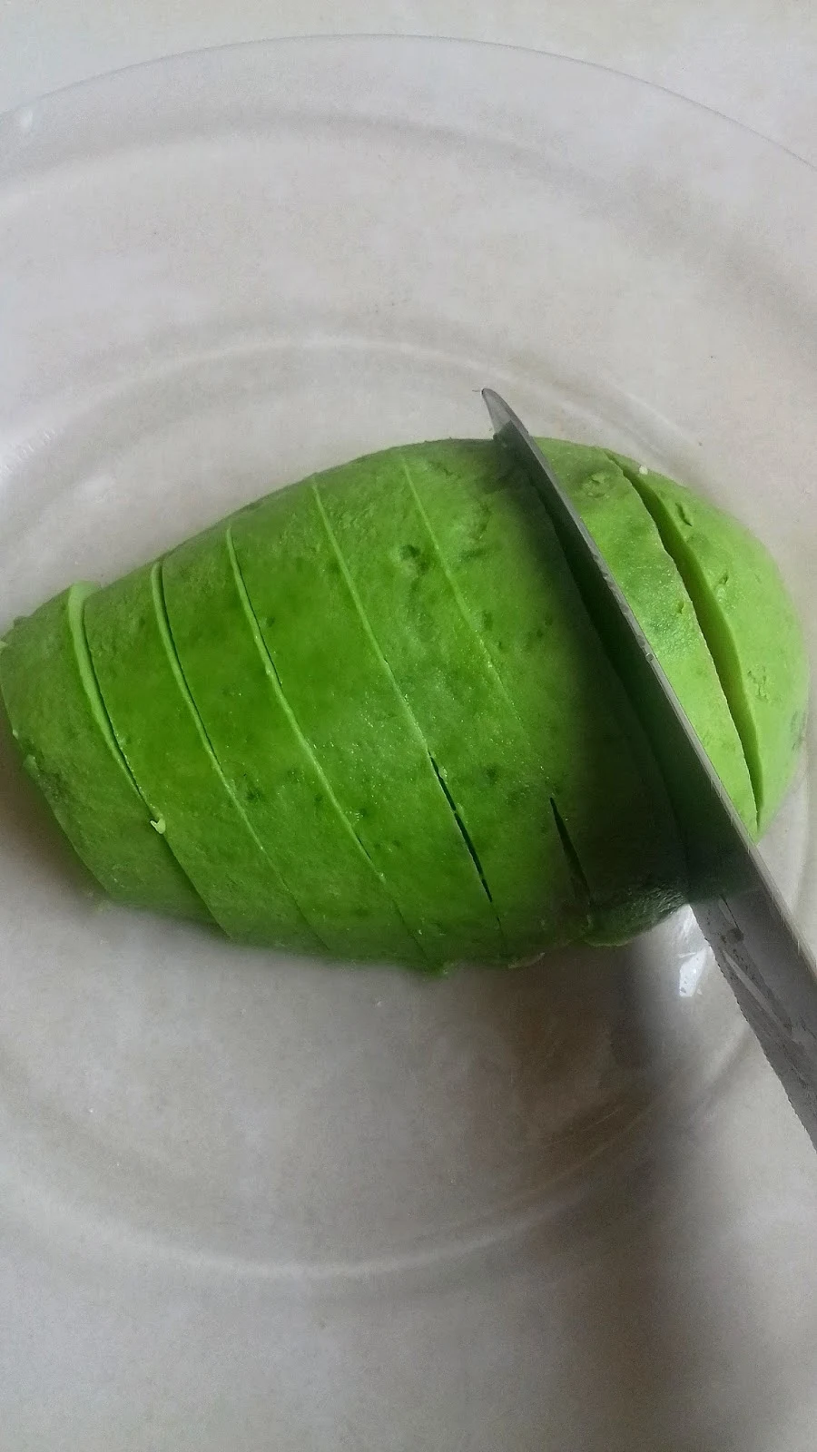 avocado-on-bread-with-poppy-seeds-nairobi-kitchen-recipe-slice-avocado-lengthwise-thinly