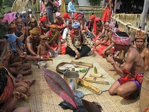 DAYAK BORNEO UPACARA KEMATIAN WARA SUKU DAYAK LAWANGAN