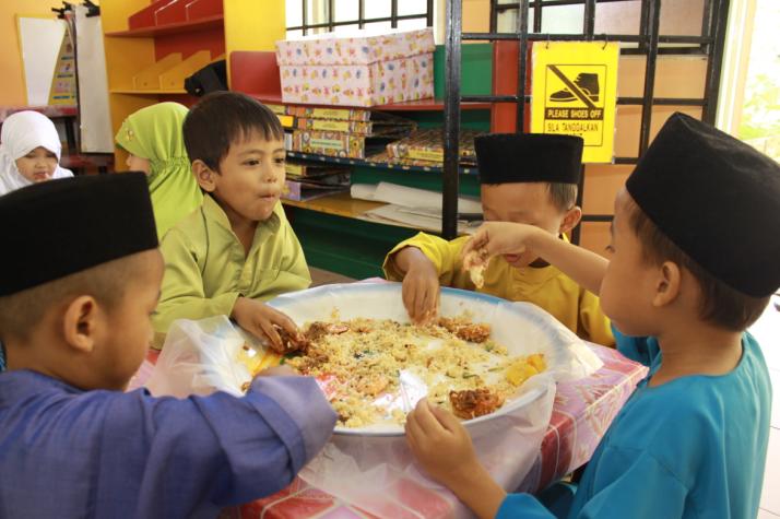 Santai Ohh baru tau Kenapa Orang  Melayu  Makan 