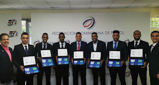 Árbitros dominicanos recibieron sus gafetes FIFA