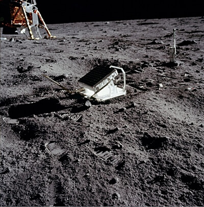 Instrumento de alcance a laser lunar da Apollo 11 (NASA via Reasons to Believe)