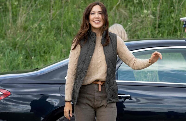 Crown Princess Mary wore a new brown orton packable jacket by Harkila. Harkila pro hunter X lady jacket