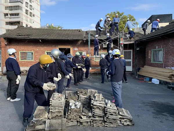 彰化慈濟志工助弱勢家庭修繕屋頂 打造安全過年新家