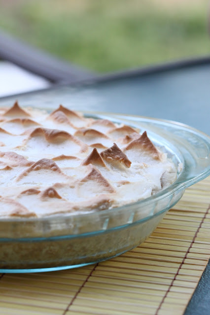 Lemon Meringue Pie | Tortillas and Honey