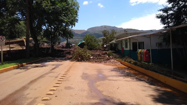 Vídeo mostra resgate de vítimas em Brumadinho, 200 desaparecidos após rompimento de barragem