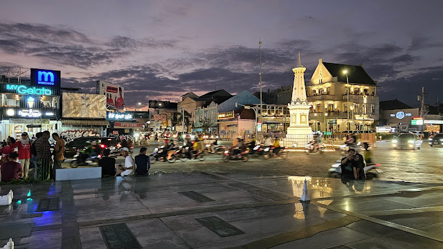 【旅行】站在爪哇宇宙的哲學中軸線｜造訪印尼日惹馬里歐波羅、皇宮、水宮、紀念碑｜很像台南的小城市