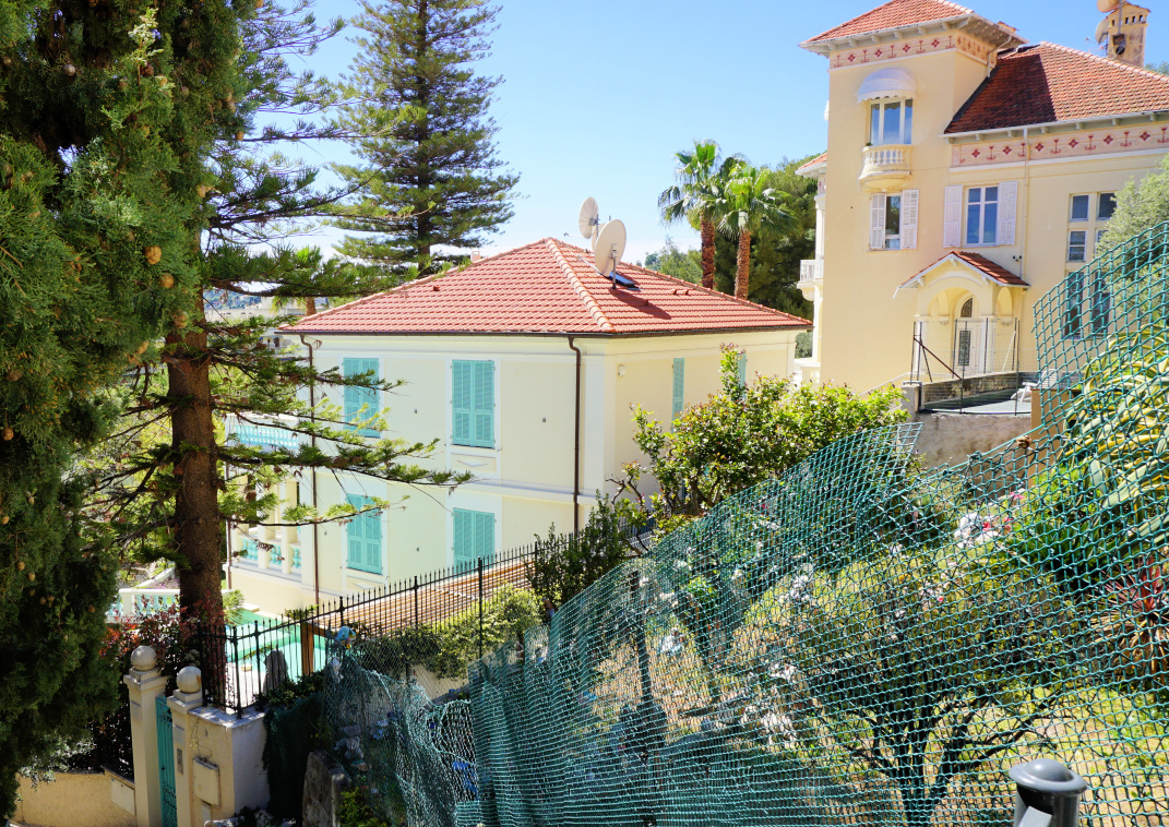 Villas above Beaulieu