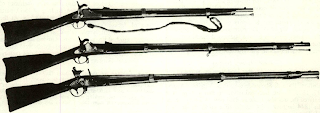 Short rifle and rifle musket of Ml855 type but minus Maynard primer were made at Richmond Armory. Guns shown are stamped CS, were produced for Confederacy after South’s armory system was placed under Col. Burton’s supervision. Bottom is smoothbore, flintlock, 1808 pattern musket made at Virginia Manufactory in Richmond, 1813. There were 50,000 of these issued by Virginia State Ordnance Chief, Dimmock, in first days of War. From Jac Weller collection.