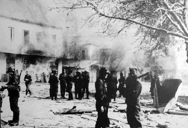 Αντίγραφο φωτογραφίας της εποχής μετά από την σφαγή στο Δίστομο στις 10 Ιουνίου 1944 . ΑΠΕ/ΑΝΑ/PHOTO SHOP DIGITAL/ΝΙΚΟΣ ΑΞΕΛΗΣ