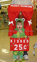 Booth Costume Kissing4