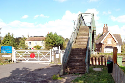 New Barnetby railway crossing and footbridge. Picture on Nigel Fisher's Brigg Blog