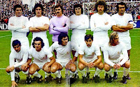 REAL MADRID C. F. - Madrid, España - Temporada 1974-75 - José Luis, Benito, Miguel Ángel, Camacho, Breitner, Pirri; Aguilar, Vitoria, Santillana, Macanás y Netzer - REAL MADRID C. F. 1 (Aguilar), ATLÉTICO DE MADRID 0 - 06/10/1974 - Liga de 1ª División, jornada 4 - Madrid, estadio Santiago Bernabeu - El Madrid fue esa temporada Campeón de Liga, con Miljan Miljanic de entrenador