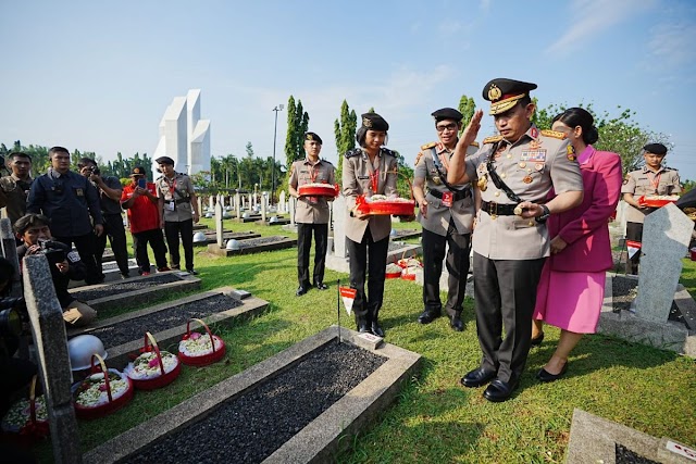 Kapolri Ziarah ke TMP Kalibata Jelang HUT ke-77 Bhayangkara, Kenang Nilai Keteladanan Pahlawan