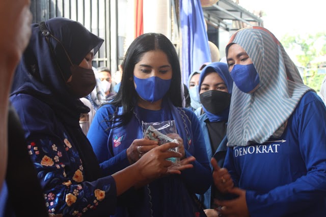  Siti Mufatahah Sambut Kedatangan Ketua Umum Partai Demokrat Beserta Istri