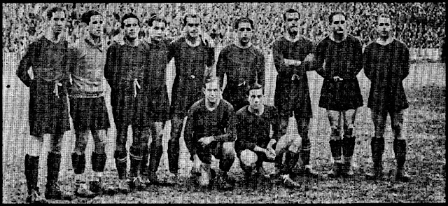 📸F. C. BARCELONA 📆14 enero 1940 ⬆️ Emilín, Nogués, Rocasolano II, Muntané, Herrerita, Valcárcel, Rosalench, Riera, Sospedra. ⬇️ Homedes y Pascual. ATHLETIC CLUB 7 🆚 F. C. BARCELONA 5 Domingo 14/01/1940. Campeonato de Liga de 1ª División, jornada 7. Bilbao, Vizcaya, estadio de San Mamés. GOLES: ⚽1-0: 7’, Gárate. ⚽2-0: 9’, Gárate. ⚽3-0: 33’, Panizo. ⚽3-1: 40’, Rocasolano II. ⚽4-1: 50’, Gorostiza. ⚽4-2: 58’, Pascual. ⚽5-2: 60’, Elices. ⚽6-2: 70’, Gárate. ⚽7-2: 73’, Unamuno. ⚽7-3: 83’, Pascual. ⚽7-4: 86’, Pascual. ⚽7-5: 88’, Viar, en propia puerta.