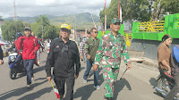 Meriahkan HUT RI ke 78, Dandim 1423/Soppeng Letkol Inf Sigit Suhendro Pimpin Pengibaran Bendera Raksasa di Puncak Gunung Sewo Soppeng