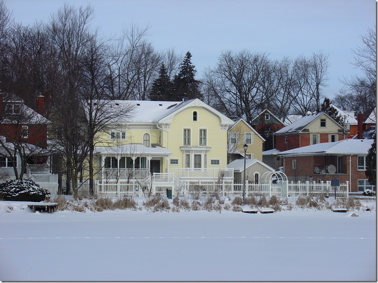 A pretty yellow house